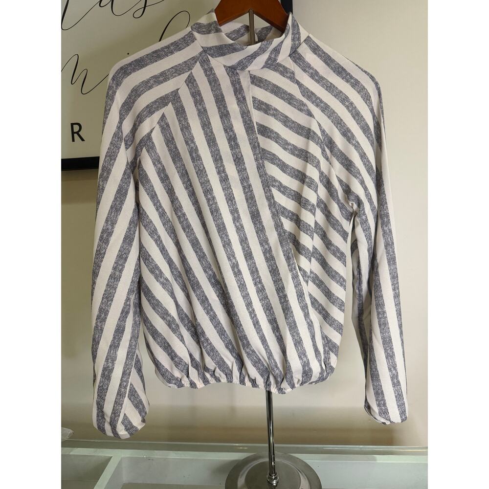 ✨ Gilli Striped Mock Neck Top – Size Small (NWT) ✨